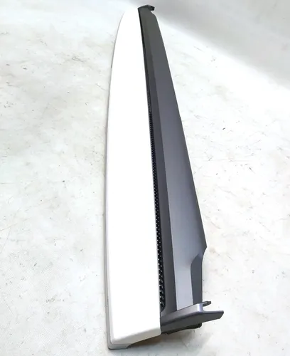 Декоративная накладка инструментальной панели WHITE с повреждением Tesla model 3 1100567-00-F