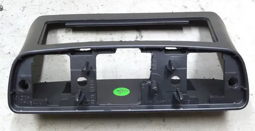 显示屏安装支架外壳损坏 Tesla Model 3、Model Y 1101136-00-F