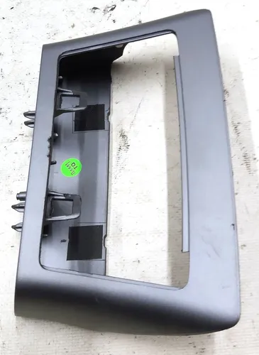 显示屏安装支架外壳损坏 Tesla Model 3、Model Y 1101136-00-F