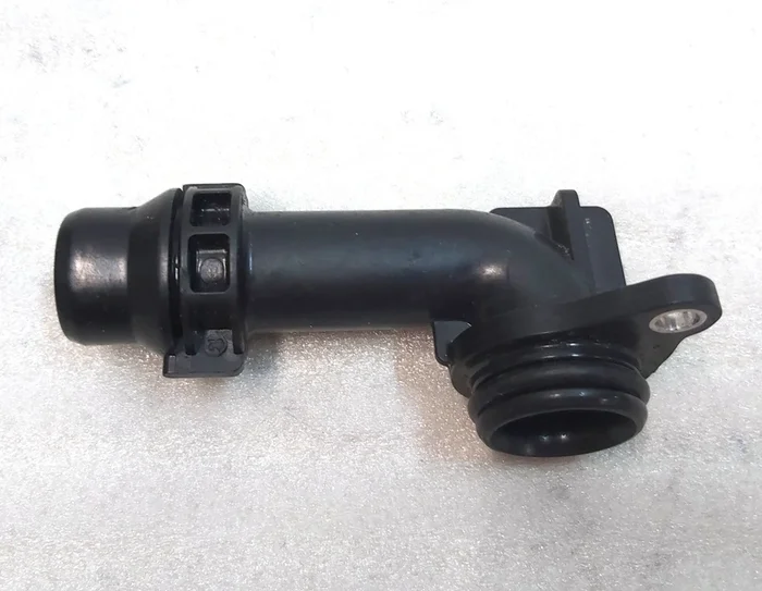 Штуцер (патрубок) системи охолодження інвертора переднього двигуна довгий VDA-18, 90DEG Tesla model Y, model 3 1102178-00-D