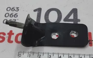 8 La staffa dell'ala del primo Modello Tesla 3 anteriore sinistro, Modello 3 gennaio 2024 1102252-S0-D