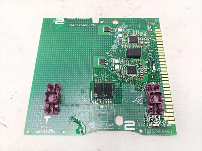 Плата PCBA #2 з пошкодженням Tesla model 3, model Y 1104207-02-L