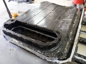 Кришка верхня основної батареї Tesla model 3 1104428-00-T