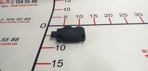 4 Ventilation grill opening control module (central radiator) Tesla model S, model S REST 1007256-00-K