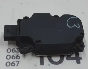 4 通风口开度控制模块（中央散热器）左侧 Tesla Model S 1007256-00-K