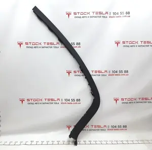 Накладка дверного отвору заднього лівого передня пластик Tesla model X 1105120-00-E