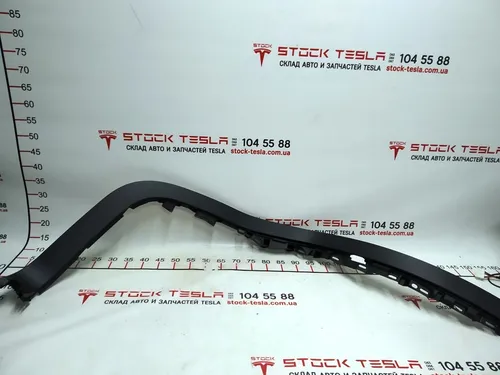 12 Kryt otevírání sloupku C, levý, plastový Tesla model X 1105126-00-D