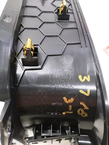 12 Kryt otevírání sloupku C, levý, plastový Tesla model X 1105126-00-D