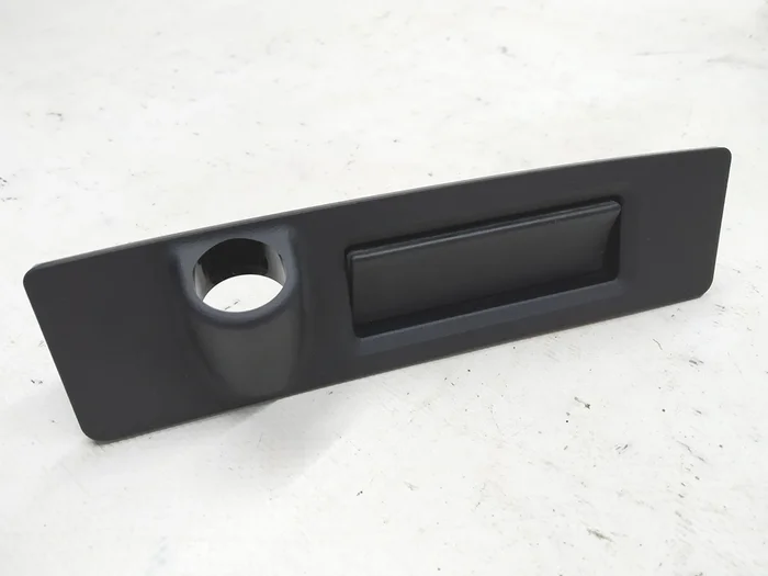 2 Кнопка відкриття кришки багажника із кріпленням у зборі Tesla model 3 1105486-00-E