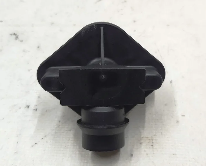 Перехідник патрубка системи охолодження основної батареї Tesla model 3 1105927-00-C