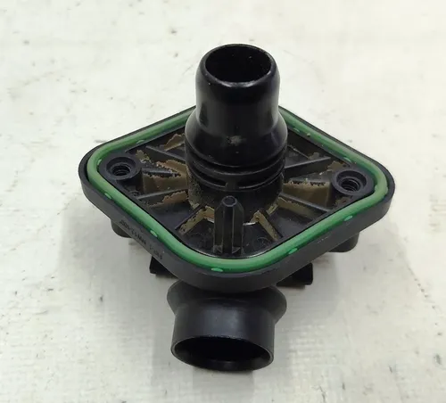 Перехідник патрубка системи охолодження основної батареї Tesla model 3 1105927-00-C