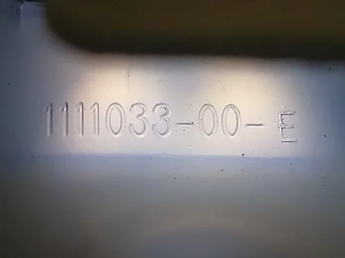 16 Защіпка спинки сидінь 2-го ряду Tesla Model 3, Model 3 Jan 2024 1111033-00-E