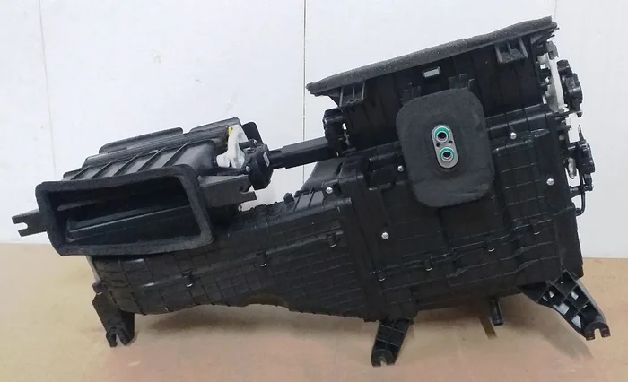 6 Vnitřní topení bez vstupního servopohonu Tesla model S REST 1116135-00-C