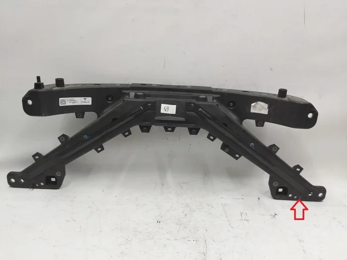 散热器面板（塑料）RWD 损坏 Tesla 型号 3 1110240-00-F