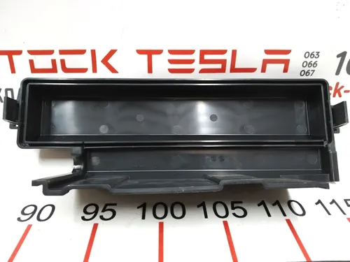 12 Kryt pojistkové skříňky Tesla model S REST 1119059-00-A