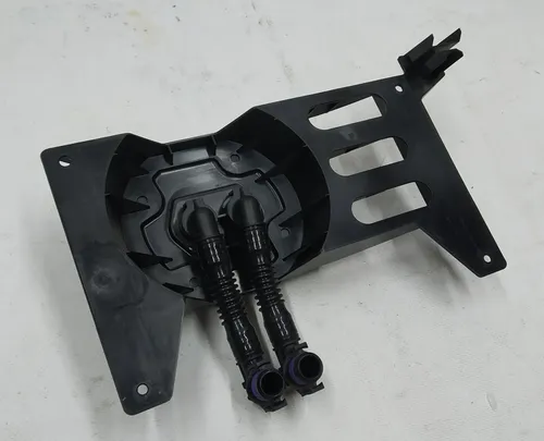 1 Кронштейн кріплення комп'ютера автомобіля у зборі з патрубками охолодження Tesla model 3 1098058-S0-M