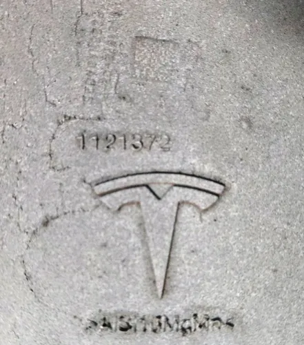 1 Středová podpěra střechy (hřeben) s přídavnými fragmenty Tesla model X 1069459-S0-A