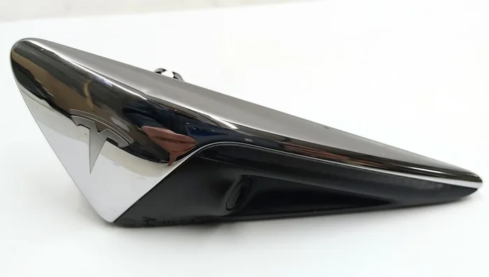 6 Levý blinkr (kamera) AP2.5 s poškozením Tesla model S REST, Tesla model X 1125106-00-E