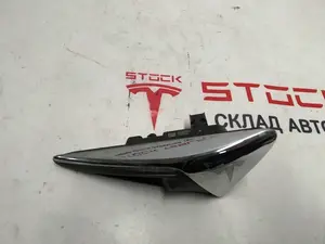 Повторювач повороту правий (камера) Tesla model X, model 3 1125107-77-E