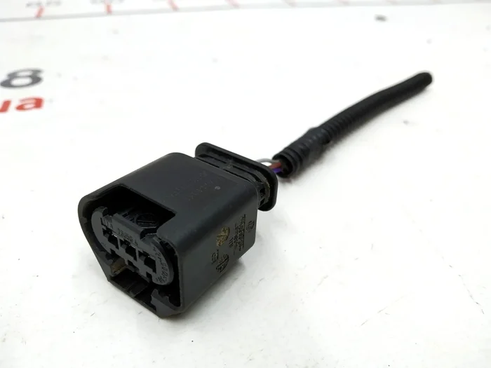 Konektor ovládání kompresoru (3pin) Tesla Model S, Model S REST, Model X 112IH157