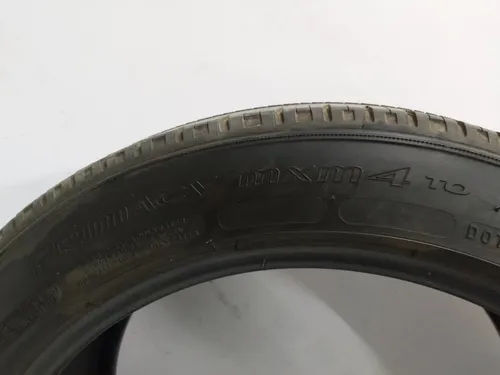 1234215-00-A Neumático 235 / 45R18 98W A / S MICHELIN PRIMACY MXM4 en Tesla Model 3. Estos son neumáticos de marca reconocida, que son la opción preferida para el popular coche eléctrico de EE. UU. El fabricante recomienda utilizar solo repuestos original