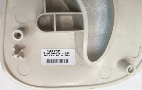 B 柱装饰件的安全带装饰件，右侧 BEZEL FOG Tesla model S、model S REST 1021613-01