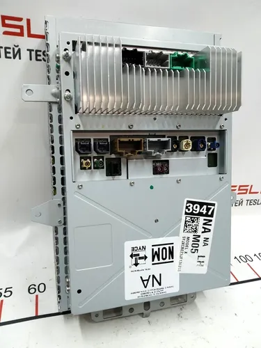 1 Hlavní řídící jednotka (velká dotyková obrazovka MCU) INTEL bez certifikátu Tesla model S REST, model X 1451809-S0-H