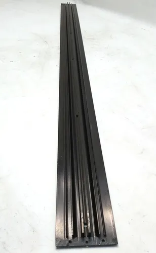 Кришка захисна кабелю високовольтного основного кабелю батареї тунельного Tesla Model 3 1109001-00-F