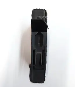 Кронштейн бічний лівий полиці багажного відсіку верхньої Tesla model 3 1090452