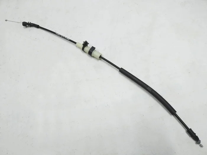 2 Тросик ручки відкриття замка спинки сидіння 2-го ряду лівий Tesla model 3 1467240-00-A