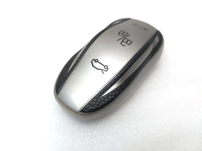 Чохол захисний для ключа (брелка) відкриття автомобіля SILVER Tesla all models (крім Model X, Model X Mar 2021) 1819445-00-B