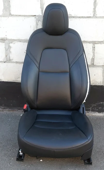 Сидіння водійське з підігрівом без переднатягувача, подушки, PREM PUR BLK датчика з пошкодженням Tesla model 3, model Y 7654322-01-B