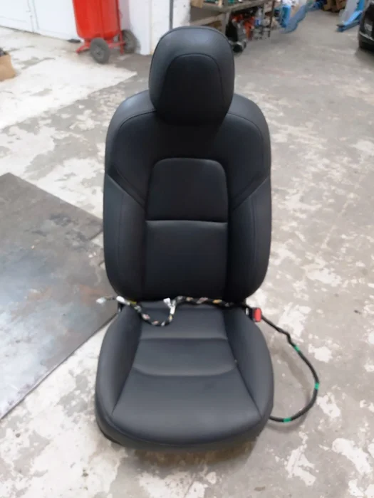 Opvarmet passagersæde uden strammer, sensor, hynde, klodser, puder PREM PUR BLK Tesla Model 3, Model Y 7654324-01-B