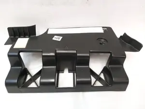 Кронштейн кріплення обшивки багажника правий із пошкодженням Tesla model 3 1470963-00-A