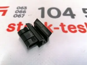 1 Кліпса кріплення переднього багажника (корито) до крила NEW Tesla model 3 1472872-00-B
