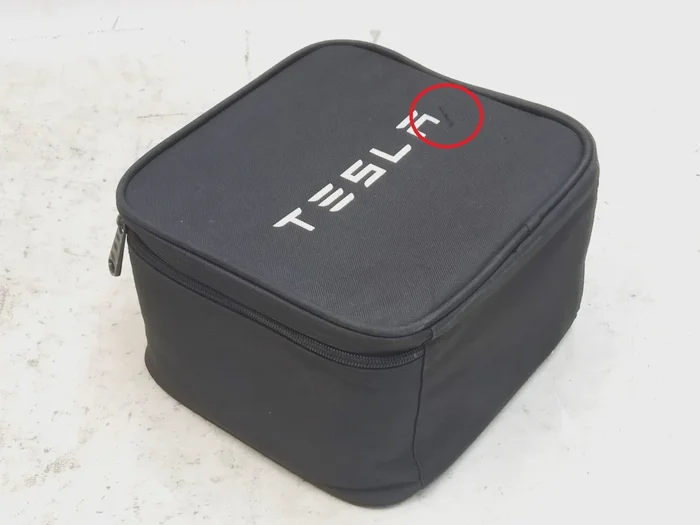 Úložná taška na tažné zařízení (poškození) Tesla Model X 1482424-00-A