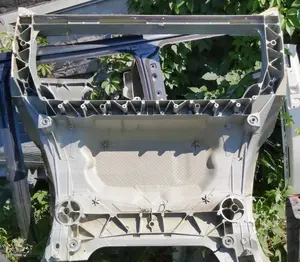 Задня частина кузова в зборі моноліт з пошкодженням Tesla model Y 1587451-S0-E