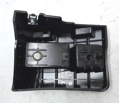 Staffa per il fissaggio del fanale posteriore sinistro Tesla Model Y 1506968-00-D