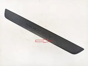 Dekorativ tærskelbeklædning SORT med skader Tesla Model Y 1494301-00-A