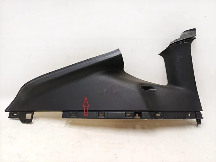 支柱安全带套左侧有损坏 Tesla 型号 Y 1494608-79-A