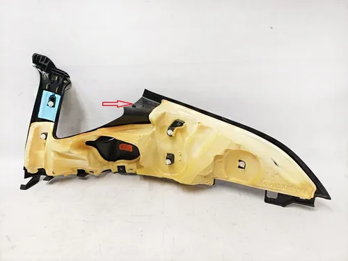 支柱安全带套左侧有损坏 Tesla 型号 Y 1494608-79-A