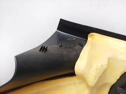 支柱安全带套左侧有损坏 Tesla 型号 Y 1494608-79-A