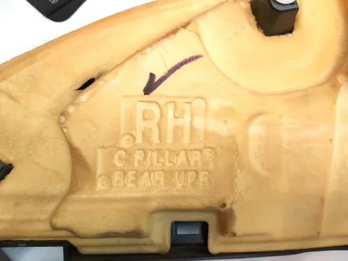 Bältesdyna för stolpe C höger Tesla modell Y 1494609-00-I