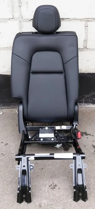 Rückenlehne der 2. Reihe, einzeln, PUR BLK, montiert mit Kopfstütze Tesla Model Y 3907892-01-A