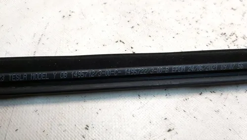 Молдинг зовнішній дверей задніх лівих BLACK Tesla Model Y 1495720-00-E, 1495720-40-E