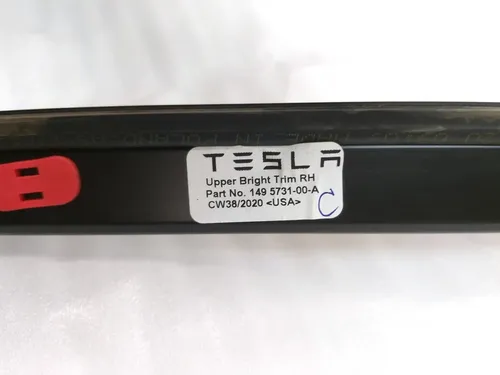 Modanatura laterale destra NERA Tesla modello Y 1495731-00-A