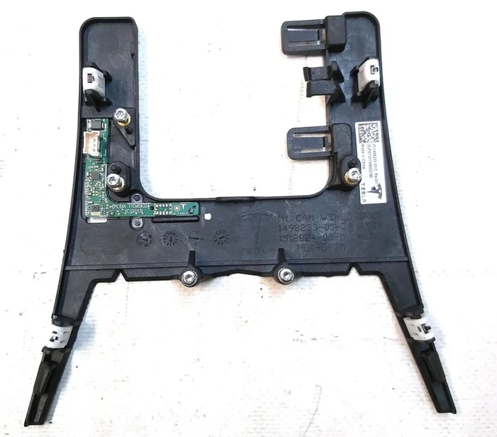 Кронштейн кріплення камери TRIPLE із датчиком температури лобового скла (у зборі) Tesla model Y 1498233-00-C