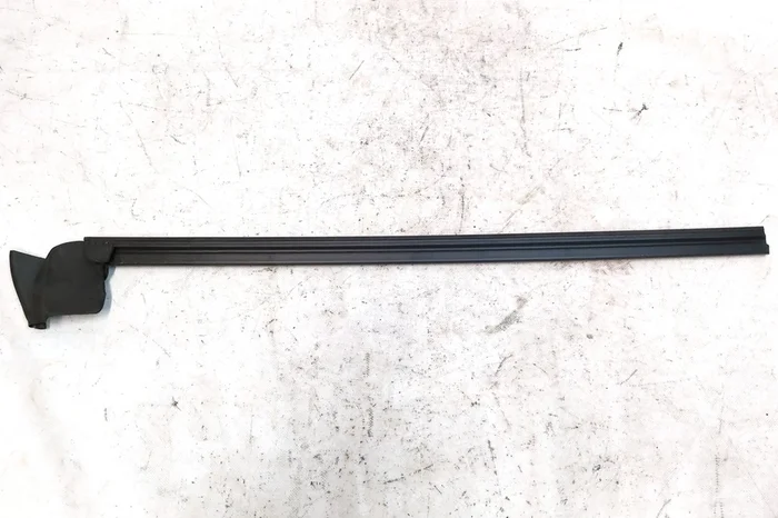 Vnitřní těsnění skla dveří, přední levé Tesla Model Y 1516942-00-A