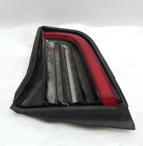 右侧的光全局4针特斯拉模型3，型号Y 1502089-00-00-B