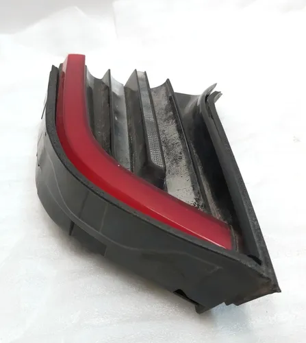 右侧的光全局4针特斯拉模型3，型号Y 1502089-00-00-B